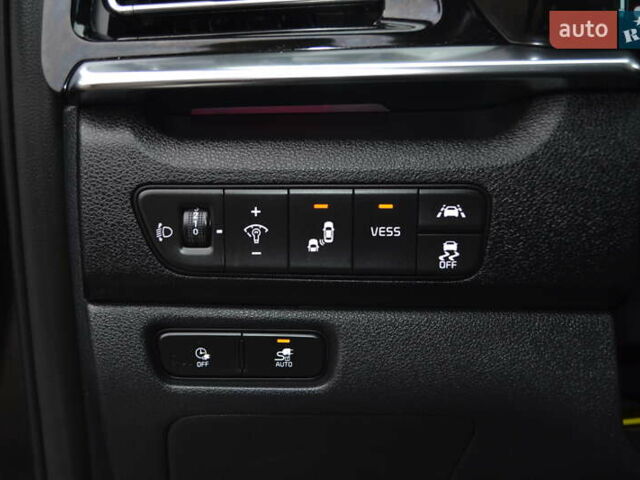 Чорний Кіа Niro, об'ємом двигуна 0 л та пробігом 169 тис. км за 18450 $, фото 33 на Automoto.ua