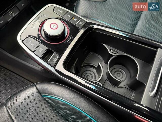 Чорний Кіа Niro, об'ємом двигуна 0 л та пробігом 89 тис. км за 22990 $, фото 30 на Automoto.ua