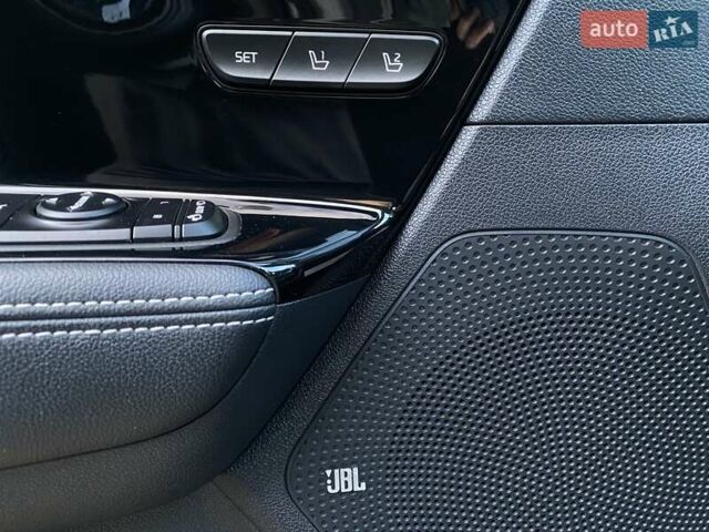 Чорний Кіа Niro, об'ємом двигуна 0 л та пробігом 88 тис. км за 22900 $, фото 3 на Automoto.ua
