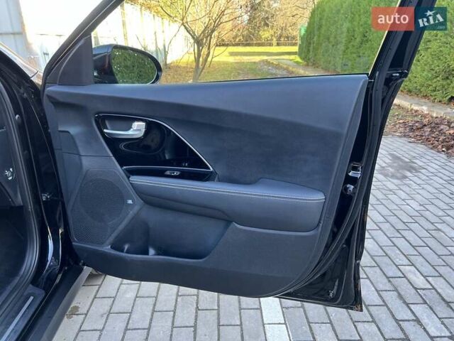 Чорний Кіа Niro, об'ємом двигуна 0 л та пробігом 112 тис. км за 20499 $, фото 32 на Automoto.ua