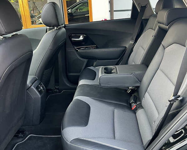 Чорний Кіа Niro, об'ємом двигуна 0 л та пробігом 65 тис. км за 16499 $, фото 33 на Automoto.ua
