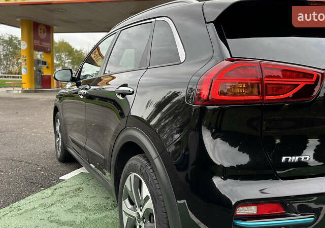 Чорний Кіа Niro, об'ємом двигуна 0 л та пробігом 110 тис. км за 19500 $, фото 15 на Automoto.ua