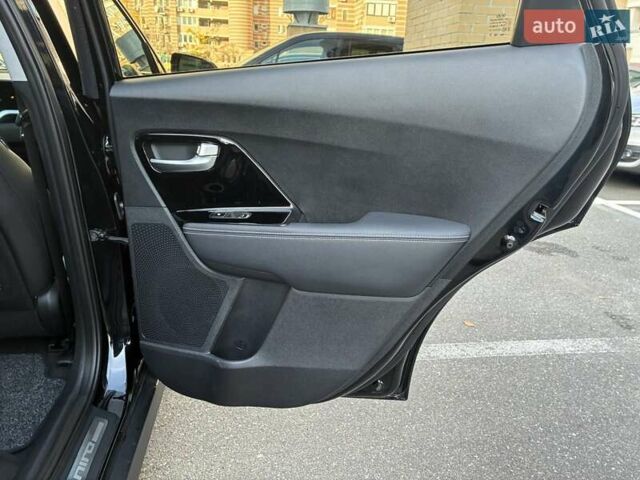 Черный Киа Niro, объемом двигателя 0 л и пробегом 105 тыс. км за 20500 $, фото 49 на Automoto.ua