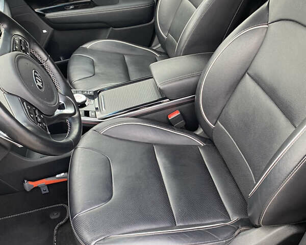 Киа Niro 2020 в Виннице на Automoto.ua Черный Киа Niro, объемом двигателя 0 л и пробегом 170 тыс. км за 18499 $, фото 15 на Automoto.ua
