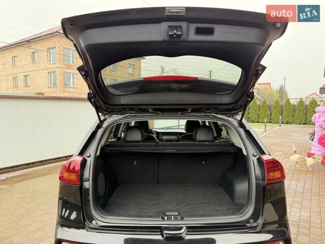 Чорний Кіа Niro, об'ємом двигуна 0 л та пробігом 89 тис. км за 20799 $, фото 75 на Automoto.ua