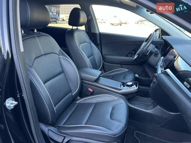 Чорний Кіа Niro, об'ємом двигуна 0 л та пробігом 112 тис. км за 20499 $, фото 33 на Automoto.ua