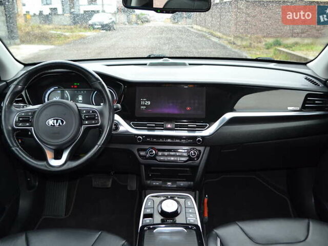 Чорний Кіа Niro, об'ємом двигуна 0 л та пробігом 169 тис. км за 18450 $, фото 51 на Automoto.ua