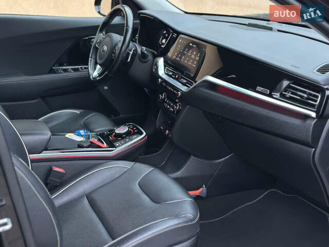 Черный Киа Niro, объемом двигателя 0 л и пробегом 135 тыс. км за 18650 $, фото 25 на Automoto.ua