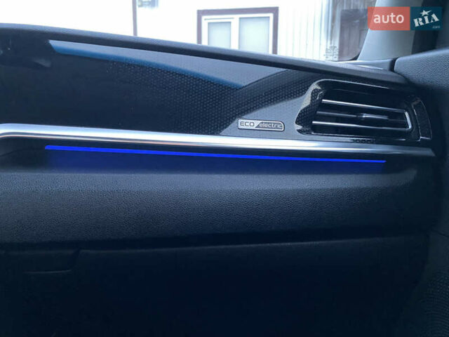 Чорний Кіа Niro, об'ємом двигуна 0 л та пробігом 64 тис. км за 23700 $, фото 64 на Automoto.ua