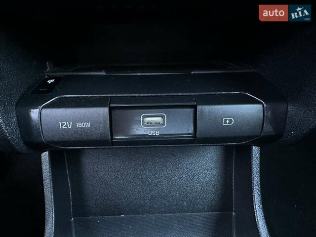 Чорний Кіа Niro, об'ємом двигуна 0 л та пробігом 144 тис. км за 19500 $, фото 57 на Automoto.ua