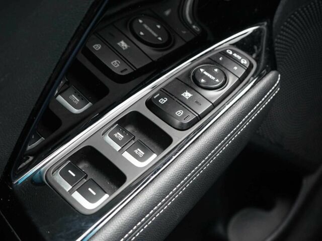 Кіа Niro 2020 у Києві на Automoto.ua Чорний Кіа Niro, об'ємом двигуна 0 л та пробігом 59 тис. км за 15700 $, фото 12 на Automoto.ua