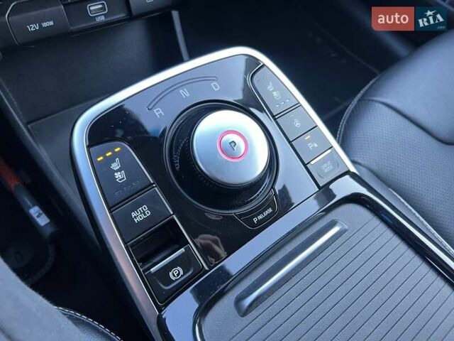 Чорний Кіа Niro, об'ємом двигуна 0 л та пробігом 112 тис. км за 20499 $, фото 44 на Automoto.ua