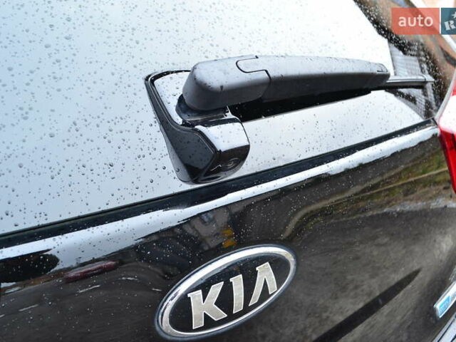 Чорний Кіа Niro, об'ємом двигуна 0 л та пробігом 169 тис. км за 18450 $, фото 79 на Automoto.ua