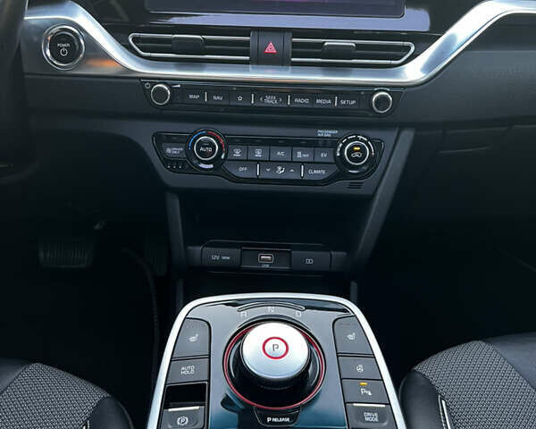 Чорний Кіа Niro, об'ємом двигуна 0 л та пробігом 65 тис. км за 16499 $, фото 22 на Automoto.ua