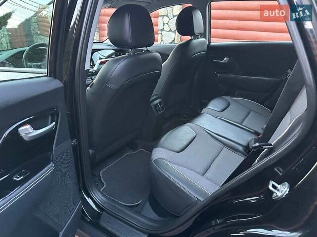 Чорний Кіа Niro, об'ємом двигуна 0 л та пробігом 126 тис. км за 19500 $, фото 33 на Automoto.ua