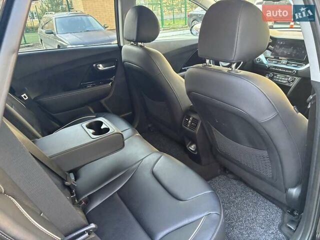 Черный Киа Niro, объемом двигателя 0 л и пробегом 105 тыс. км за 20500 $, фото 53 на Automoto.ua