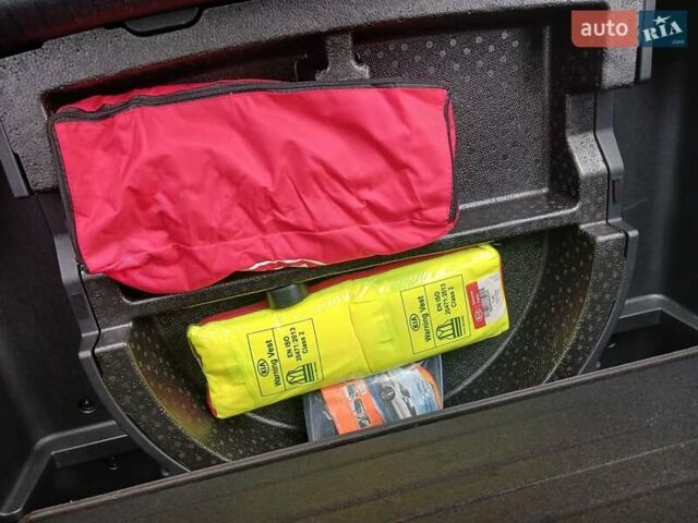 Черный Киа Niro, объемом двигателя 0 л и пробегом 125 тыс. км за 19300 $, фото 22 на Automoto.ua