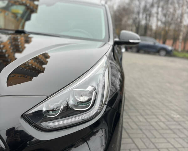 Чорний Кіа Niro, об'ємом двигуна 0 л та пробігом 93 тис. км за 18900 $, фото 6 на Automoto.ua