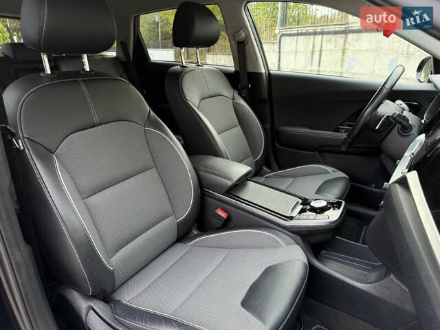 Черный Киа Niro, объемом двигателя 0 л и пробегом 80 тыс. км за 21850 $, фото 32 на Automoto.ua