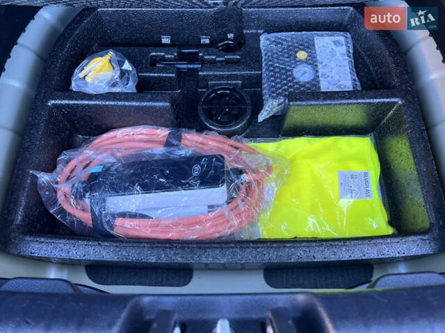 Черный Киа Niro, объемом двигателя 0 л и пробегом 88 тыс. км за 18500 $, фото 12 на Automoto.ua