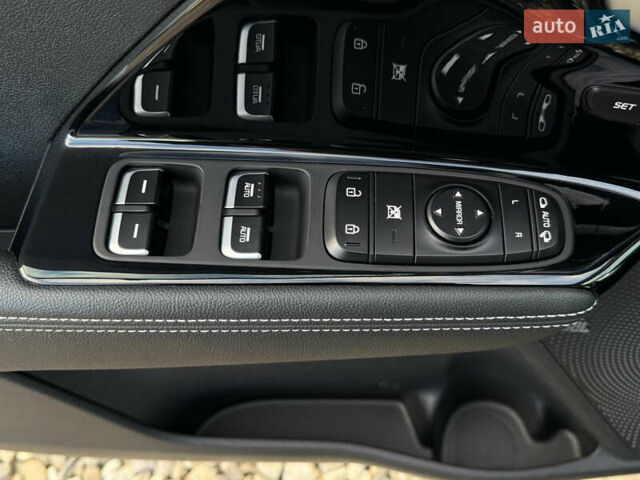 Чорний Кіа Niro, об'ємом двигуна 0 л та пробігом 88 тис. км за 24900 $, фото 33 на Automoto.ua