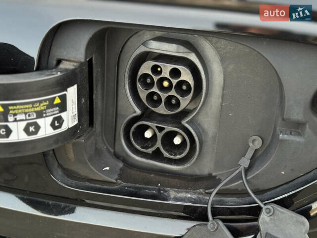 Чорний Кіа Niro, об'ємом двигуна 0 л та пробігом 155 тис. км за 20300 $, фото 7 на Automoto.ua