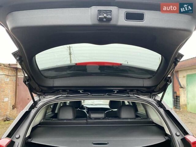 Чорний Кіа Niro, об'ємом двигуна 0 л та пробігом 82 тис. км за 18950 $, фото 25 на Automoto.ua