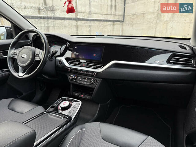 Черный Киа Niro, объемом двигателя 0 л и пробегом 80 тыс. км за 21850 $, фото 41 на Automoto.ua