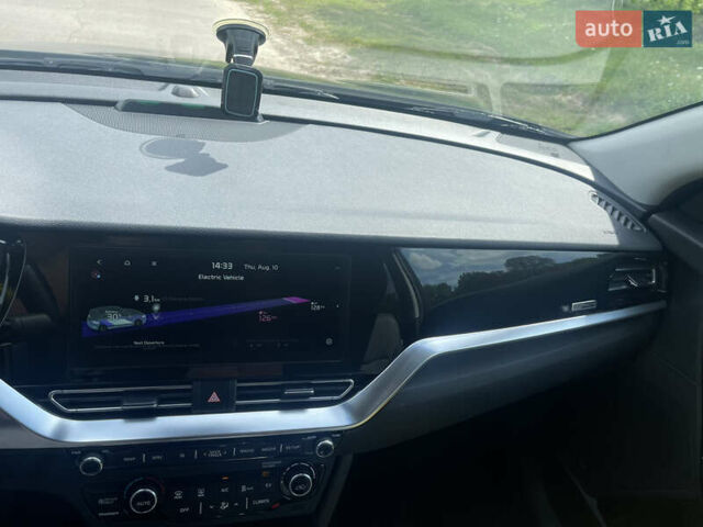 Чорний Кіа Niro, об'ємом двигуна 0 л та пробігом 12 тис. км за 19900 $, фото 2 на Automoto.ua
