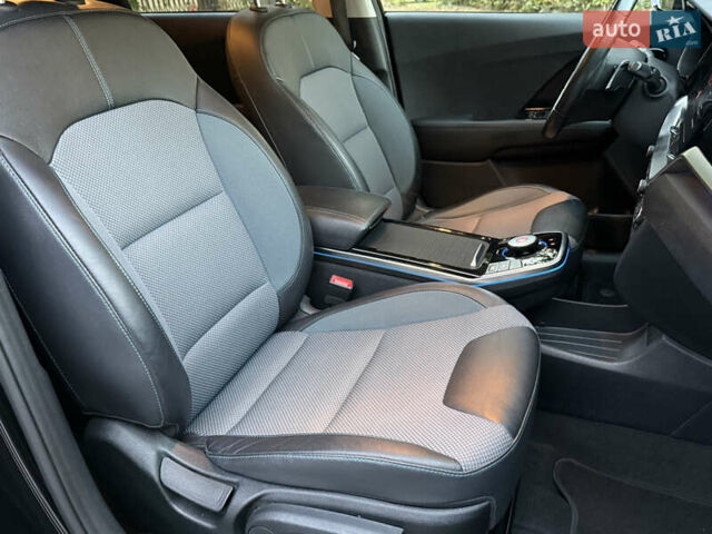 Чорний Кіа Niro, об'ємом двигуна 0 л та пробігом 123 тис. км за 17899 $, фото 42 на Automoto.ua