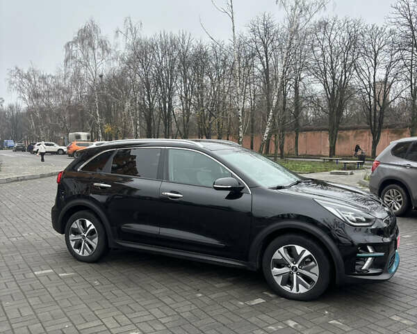 Чорний Кіа Niro, об'ємом двигуна 0 л та пробігом 93 тис. км за 18900 $, фото 3 на Automoto.ua