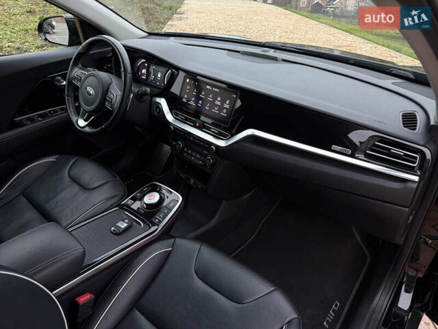 Чорний Кіа Niro, об'ємом двигуна 0 л та пробігом 138 тис. км за 19750 $, фото 47 на Automoto.ua
