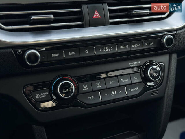 Чорний Кіа Niro, об'ємом двигуна 0 л та пробігом 155 тис. км за 20300 $, фото 32 на Automoto.ua