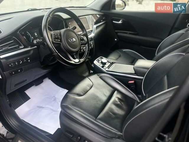 Чорний Кіа Niro, об'ємом двигуна 0 л та пробігом 117 тис. км за 18870 $, фото 40 на Automoto.ua