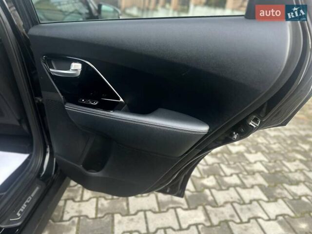 Чорний Кіа Niro, об'ємом двигуна 0 л та пробігом 117 тис. км за 18870 $, фото 48 на Automoto.ua