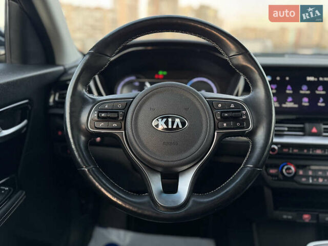 Чорний Кіа Niro, об'ємом двигуна 0 л та пробігом 155 тис. км за 20300 $, фото 37 на Automoto.ua