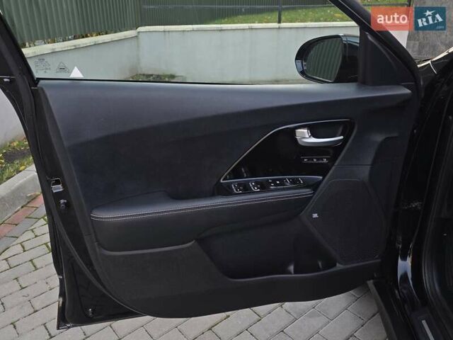 Чорний Кіа Niro, об'ємом двигуна 0 л та пробігом 141 тис. км за 18999 $, фото 19 на Automoto.ua