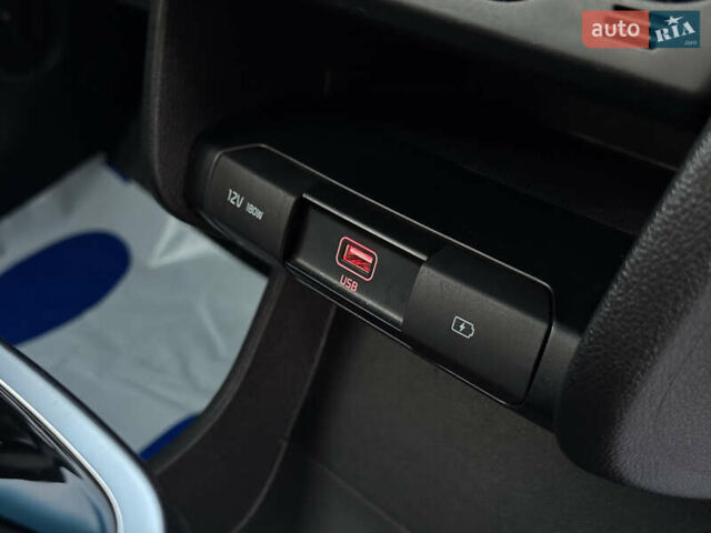 Чорний Кіа Niro, об'ємом двигуна 0 л та пробігом 155 тис. км за 20300 $, фото 44 на Automoto.ua