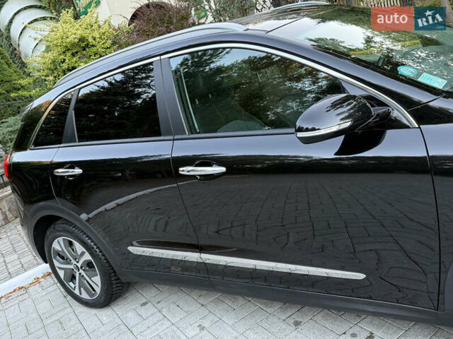 Чорний Кіа Niro, об'ємом двигуна 0 л та пробігом 123 тис. км за 17899 $, фото 11 на Automoto.ua