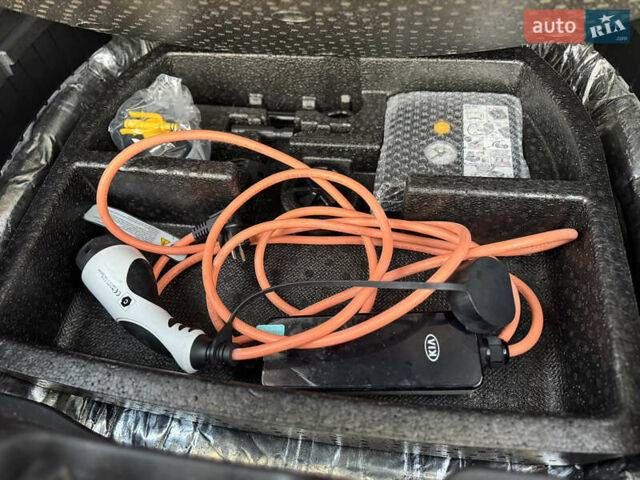 Чорний Кіа Niro, об'ємом двигуна 0 л та пробігом 155 тис. км за 20300 $, фото 53 на Automoto.ua