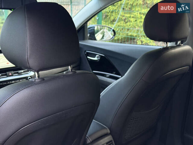 Черный Киа Niro, объемом двигателя 0 л и пробегом 82 тыс. км за 19300 $, фото 82 на Automoto.ua