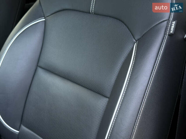 Черный Киа Niro, объемом двигателя 0 л и пробегом 82 тыс. км за 19300 $, фото 58 на Automoto.ua
