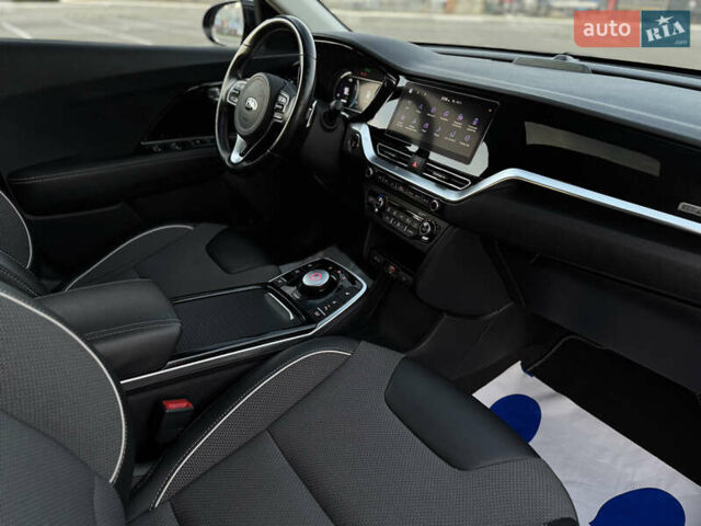 Чорний Кіа Niro, об'ємом двигуна 0 л та пробігом 155 тис. км за 20300 $, фото 41 на Automoto.ua