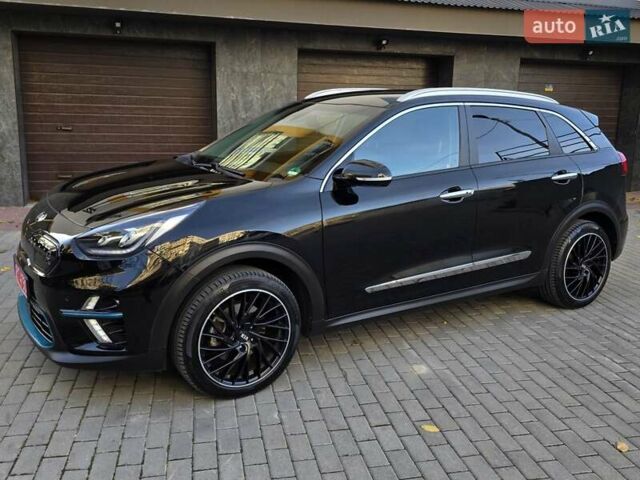 Чорний Кіа Niro, об'ємом двигуна 0 л та пробігом 141 тис. км за 18999 $, фото 3 на Automoto.ua