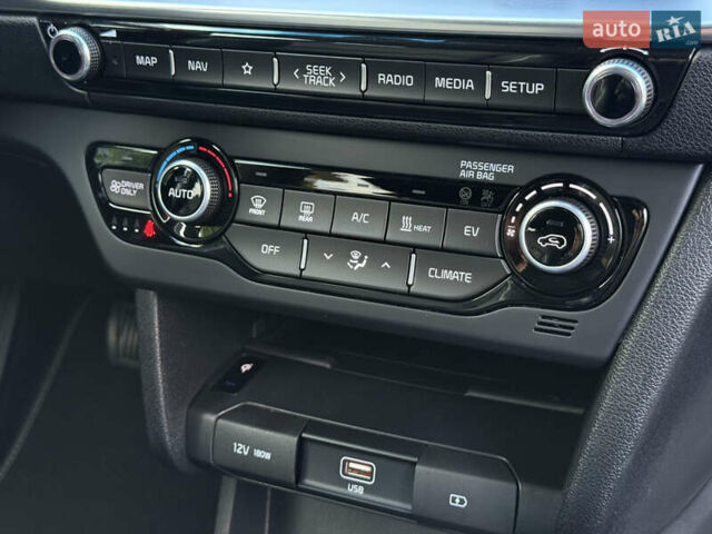 Черный Киа Niro, объемом двигателя 0 л и пробегом 82 тыс. км за 19300 $, фото 106 на Automoto.ua