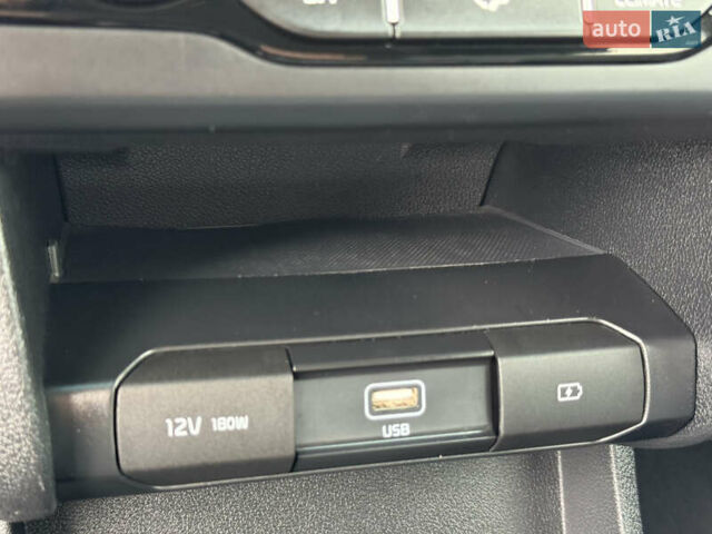 Черный Киа Niro, объемом двигателя 0 л и пробегом 80 тыс. км за 19650 $, фото 56 на Automoto.ua