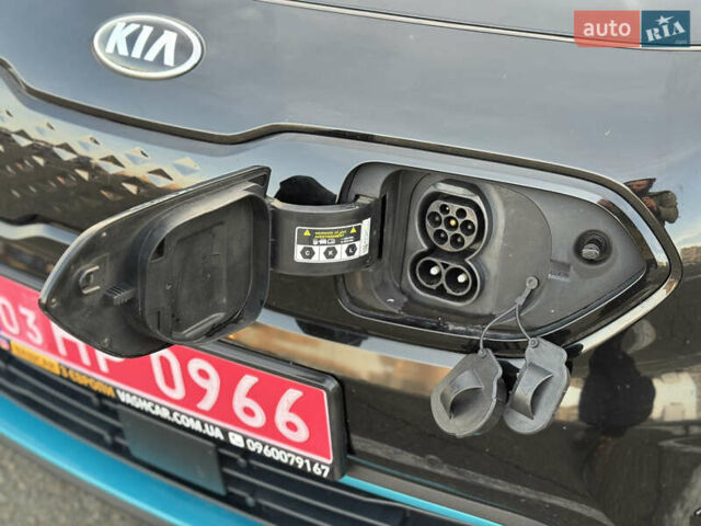 Чорний Кіа Niro, об'ємом двигуна 0 л та пробігом 155 тис. км за 20300 $, фото 26 на Automoto.ua