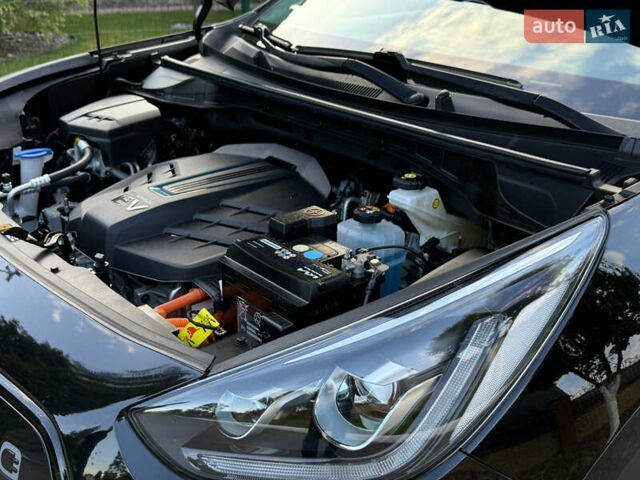 Черный Киа Niro, объемом двигателя 0 л и пробегом 82 тыс. км за 19300 $, фото 135 на Automoto.ua