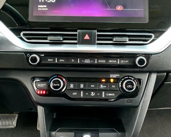 Черный Киа Niro, объемом двигателя 0 л и пробегом 94 тыс. км за 17900 $, фото 104 на Automoto.ua