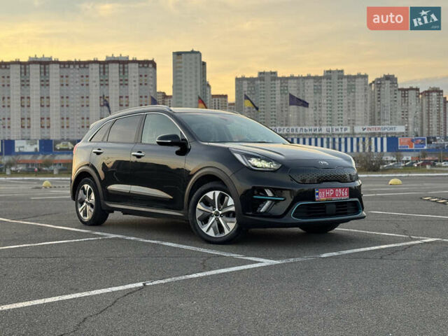 Чорний Кіа Niro, об'ємом двигуна 0 л та пробігом 155 тис. км за 20300 $, фото 83 на Automoto.ua